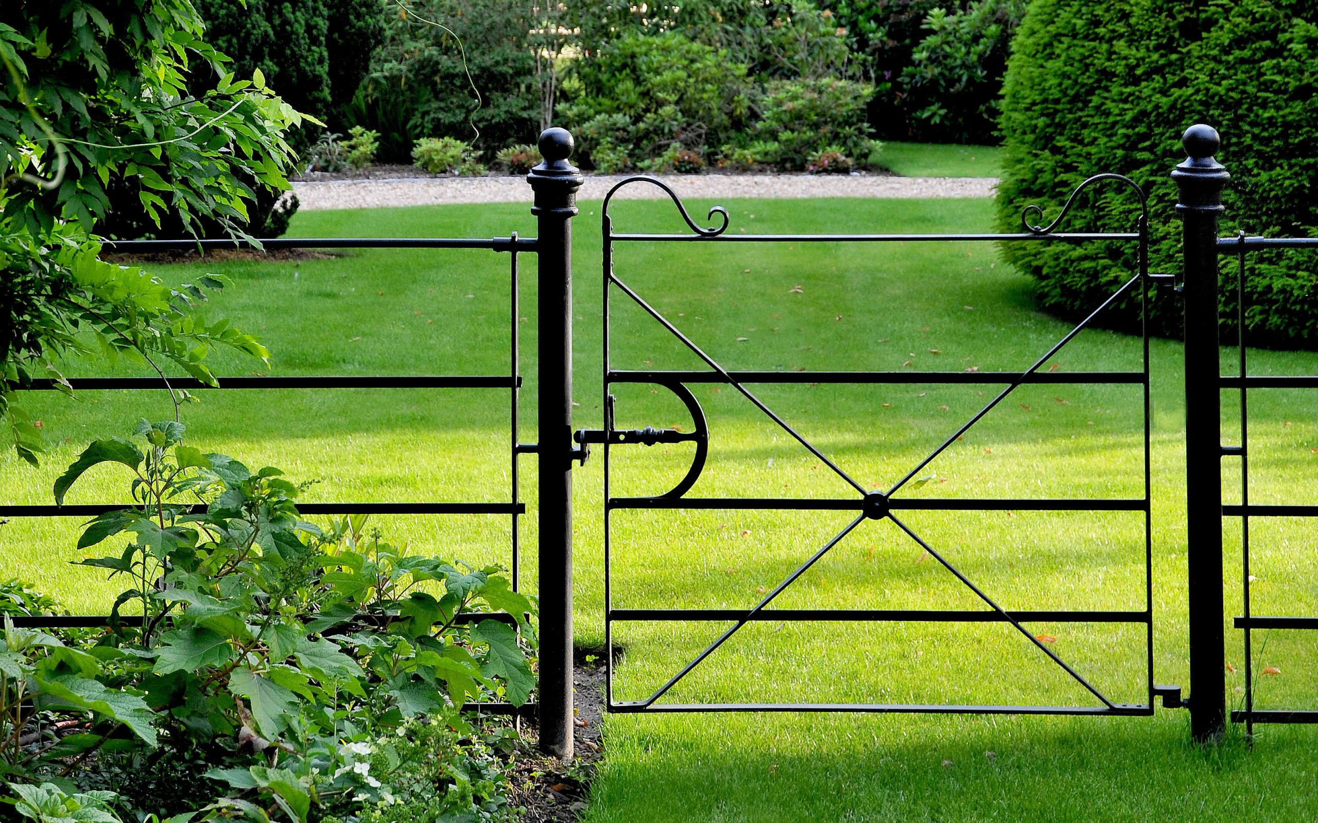 Chobham surrey country garden design iron gates